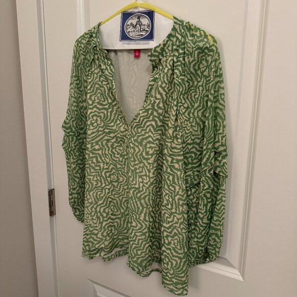 Vince Camuto Abstract Floral Top (Size: M; Color: Green) - Picture 3 of 7